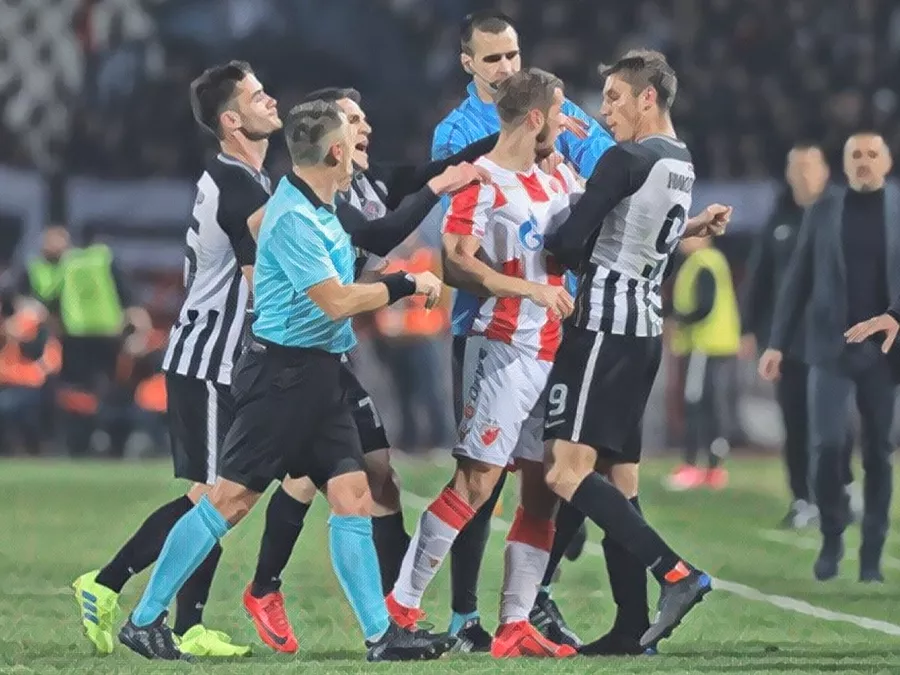 Večiti derbi – Illustrazione di Tacchetti di Provincia