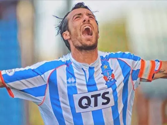 Manuel Pascali con la maglia del Kilmarnock simbolo di fedeltà e calcio di provincia