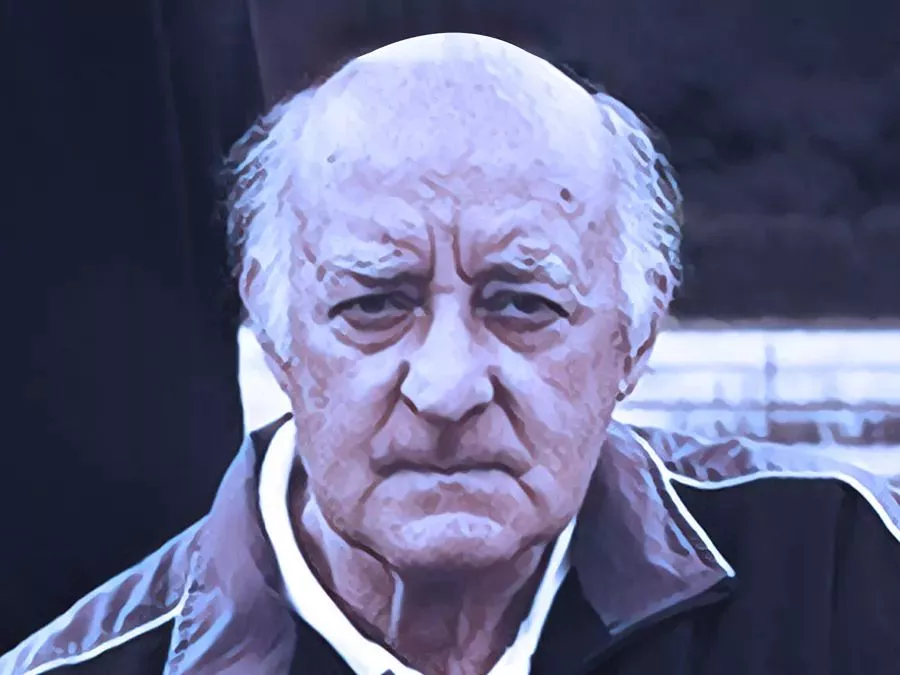 Carlo Mazzone in panchina durante una partita di Serie A, simbolo del calcio di provincia italiano