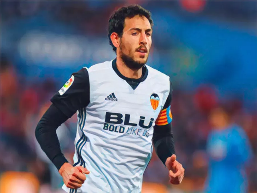 Dani Parejo con la fascia da capitano del Valencia durante una partita di Liga