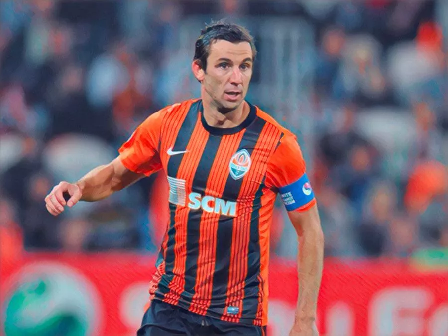 Darijo Srna con la fascia da capitano dello Shakhtar Donetsk durante una partita europea