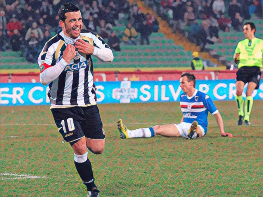 Antonio Di Natale festeggia il 100° gol con la maglia dell’Udinese allo stadio Friuli