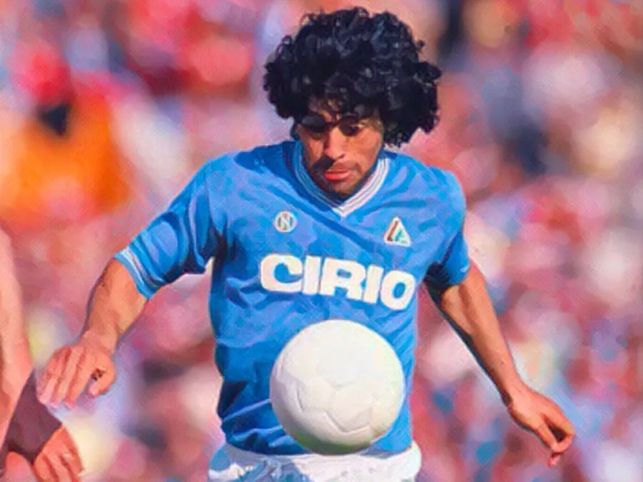 Diego Armando Maradona esulta dopo uno dei tre gol segnati contro la Lazio nel 1985