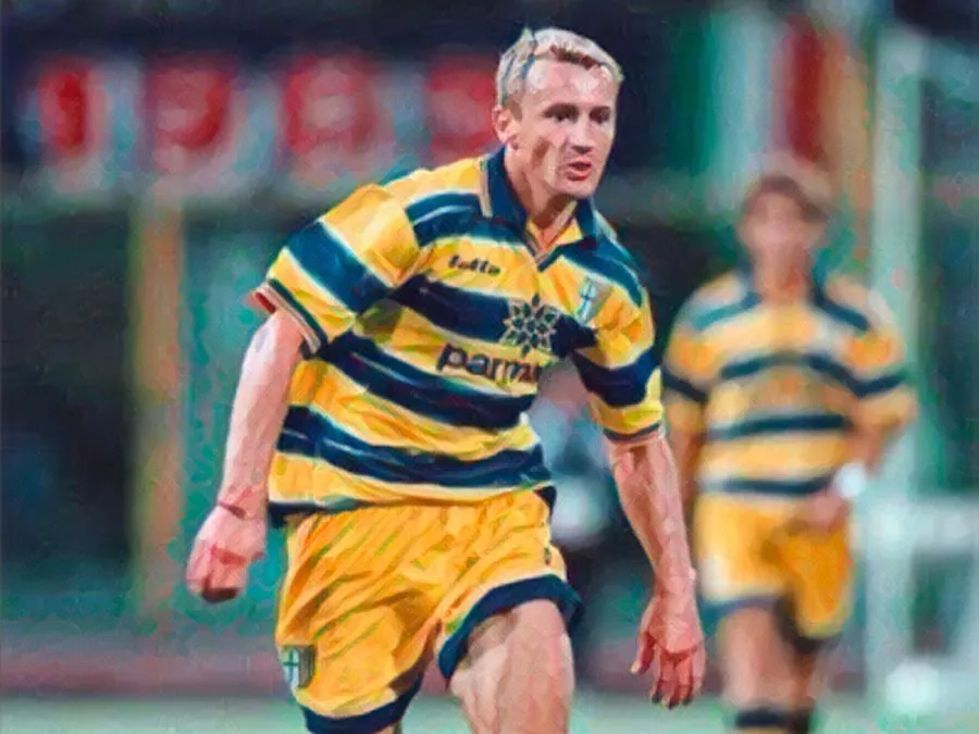 Mario Stanić con la maglia del Parma durante la stagione 1998-1999