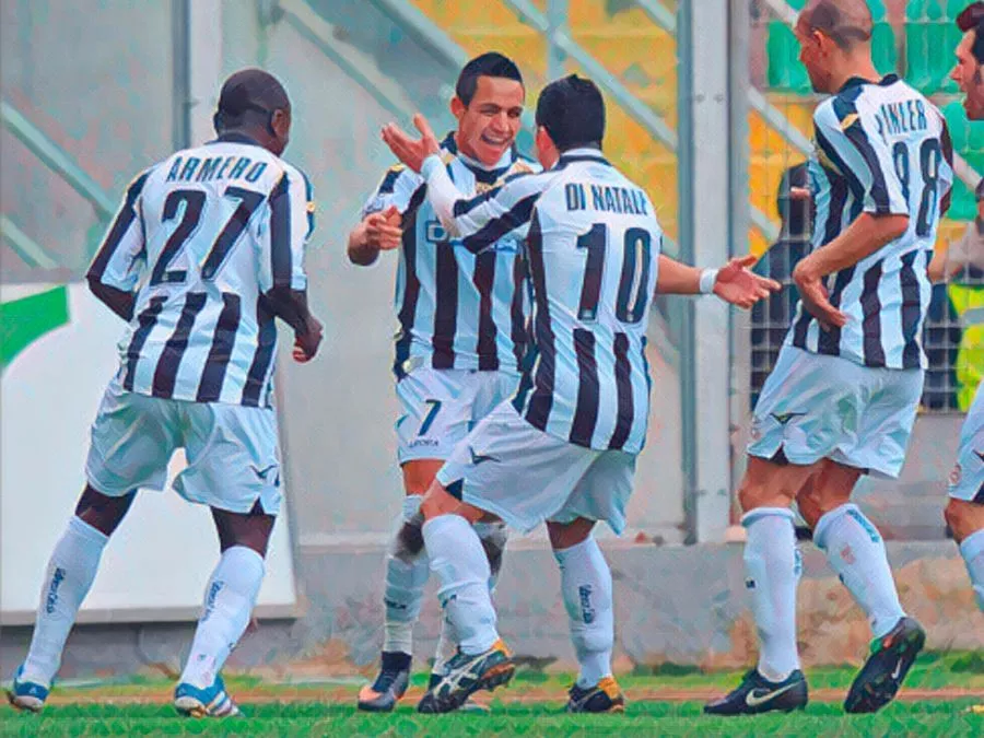 Antonio Di Natale e Alexis Sanchez esultano durante Palermo-Udinese 0-7 del 27 febbraio 2011 allo stadio Barbera