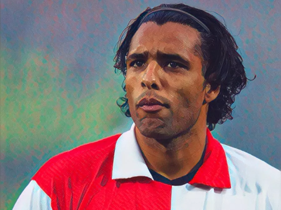 Pierre van Hooijdonk con la maglia del Feyenoord