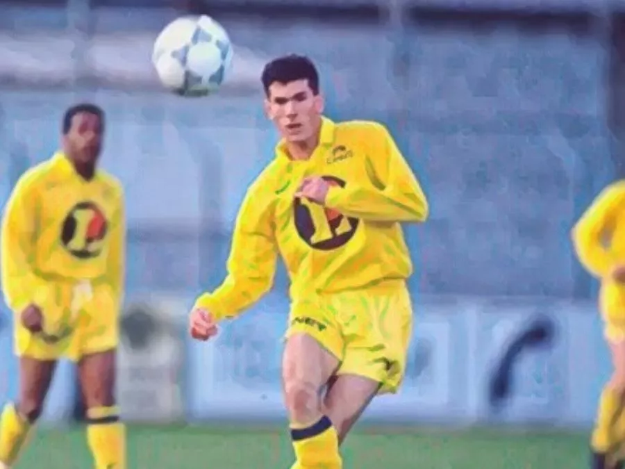Zinedine Zidane segna il suo primo gol con il Cannes nel 1991