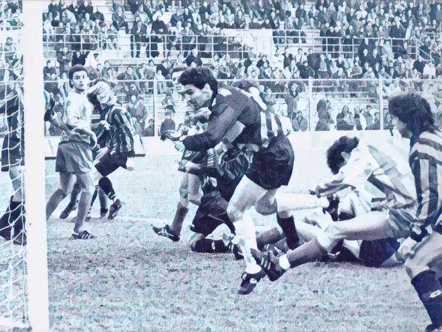 Michelangelo Rampulla realizza il gol contro l’Atalanta nel 1992
