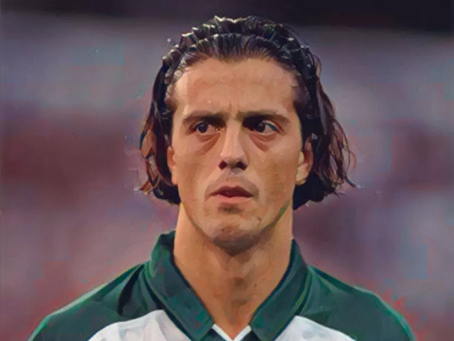 Zlatko Zahovič con la maglia della Slovenia durante una partita di Europeo 2000