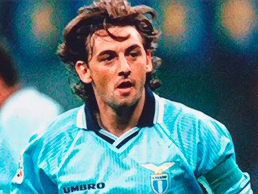 Beppe Signori con la maglia della Lazio negli anni Novanta