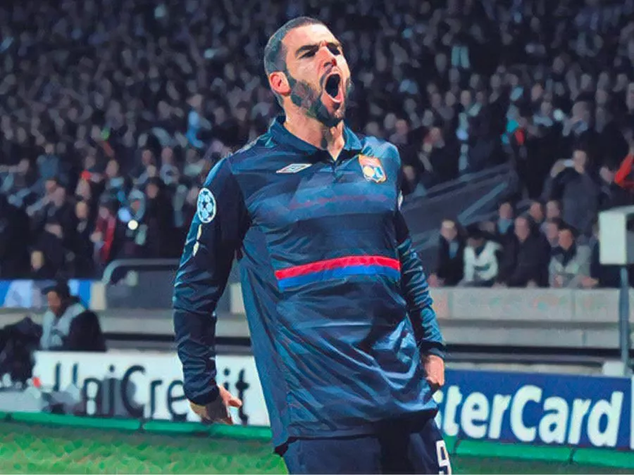 Azione di gioco durante Lione-Bordeaux di Champions League 2010 allo stadio Gerland
