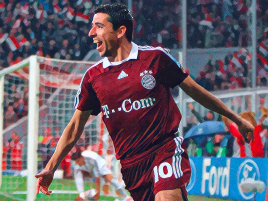 Roy Makaay esulta dopo il gol record segnato dopo 10 secondi in Bayern Monaco Real Madrid Champions League 2007