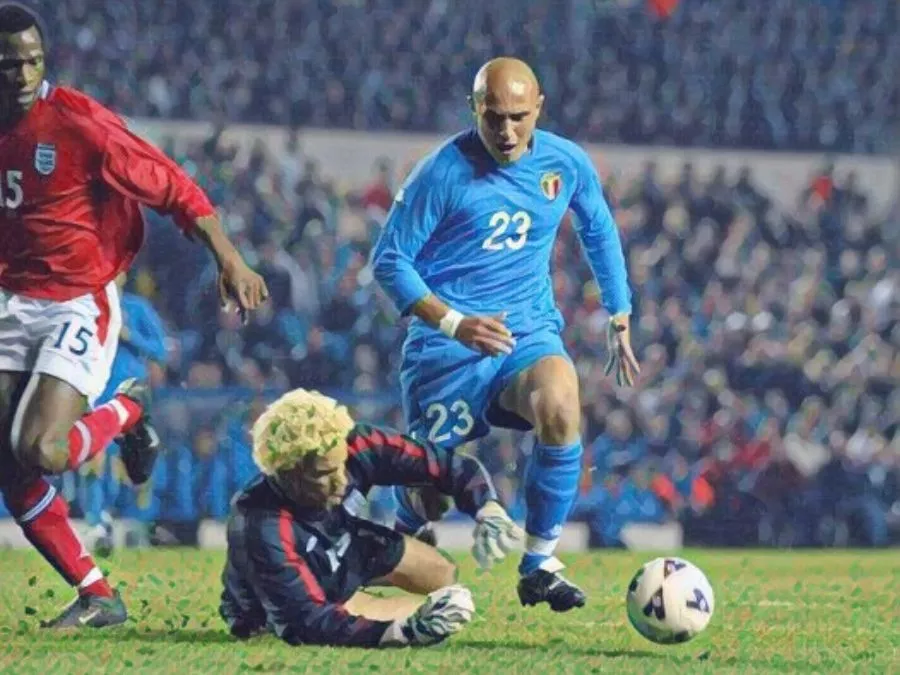 Massimo Maccarone con la maglia della Nazionale italiana durante l’esordio contro l’Inghilterra