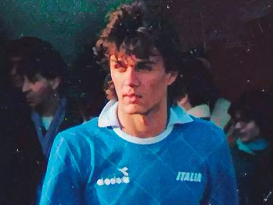 Paolo Maldini con la maglia della Nazionale italiana nei suoi primi anni in azzurro