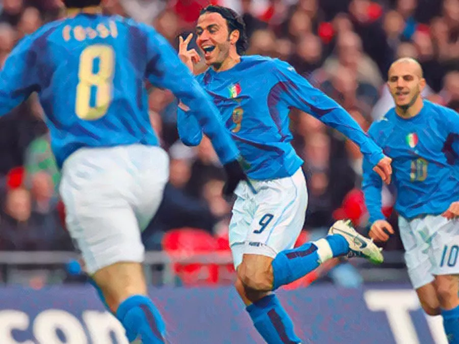 Giampaolo Pazzini esulta dopo uno dei gol segnati a Wembley nel 2007
