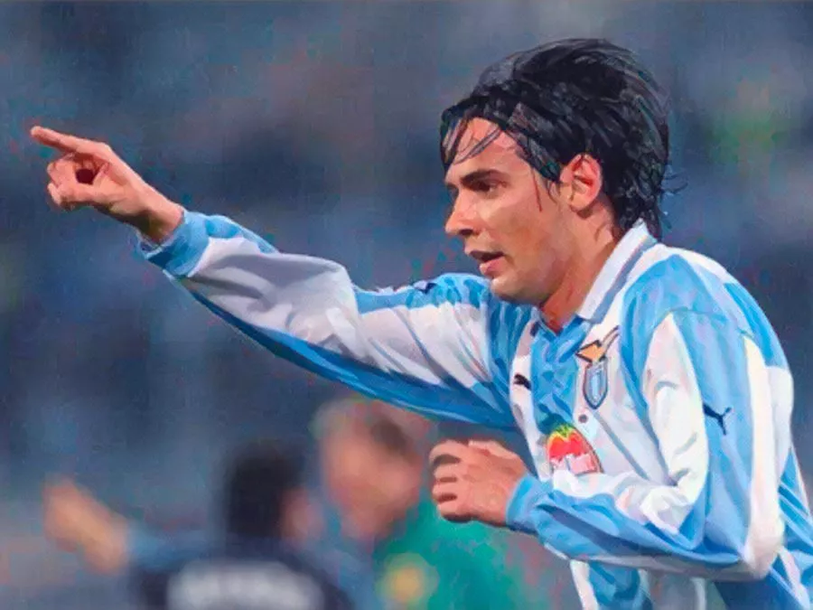 Simone Inzaghi esulta dopo uno dei quattro gol segnati in Lazio Marsiglia di Champions League nel 2000