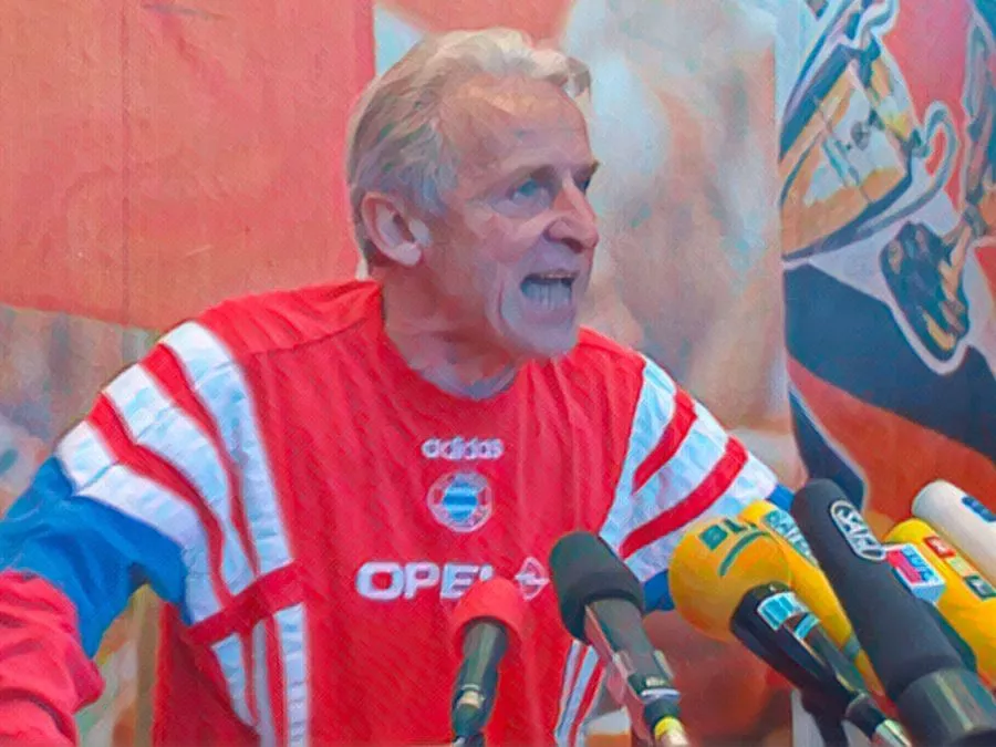 Giovanni Trapattoni durante la celebre conferenza stampa contro Thomas Strunz al Bayern Monaco nel 1998