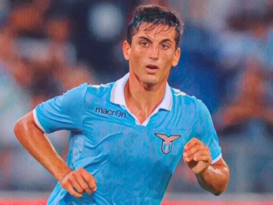 Antonio Rozzi con la maglia della Lazio durante il debutto in Serie A