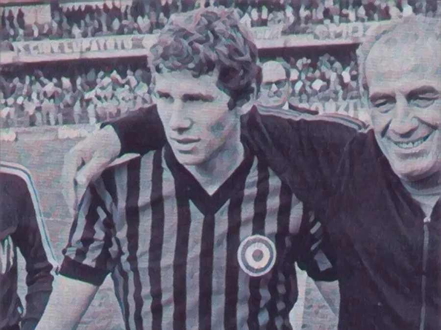 Franco Baresi giovanissimo con la maglia del Milan durante il suo esordio in Serie A