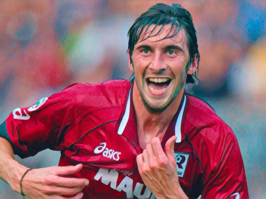 Emiliano Bonazzoli in azione con la maglia della Reggina durante una partita di Serie A