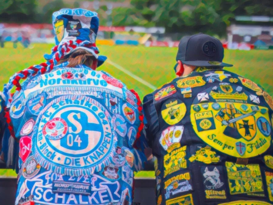 Tifosi del Borussia Dortmund e Shalke04 insieme durante una partita