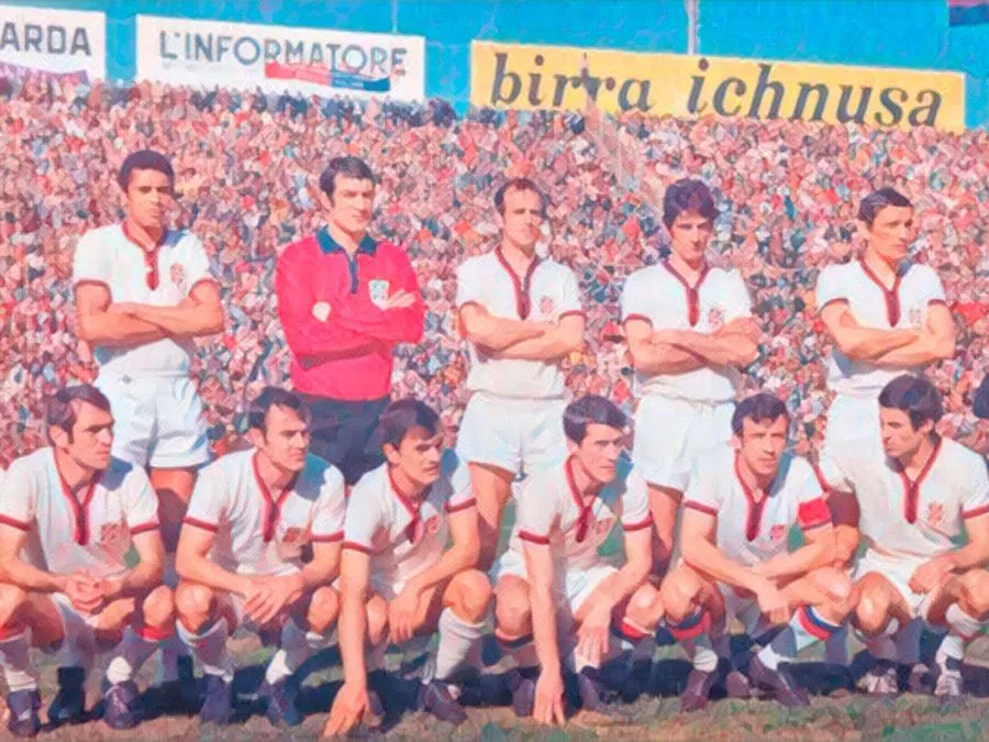 La formazione del Cagliari vincitrice dello Scudetto del 1970 con Gigi Riva
