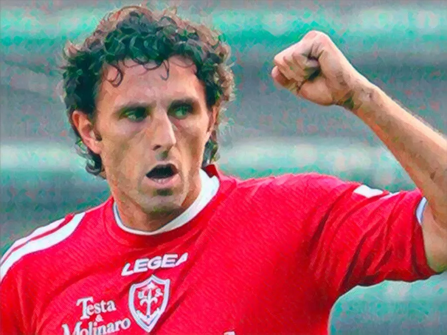 Denis Godeas esulta con la maglia della Triestina dopo un gol