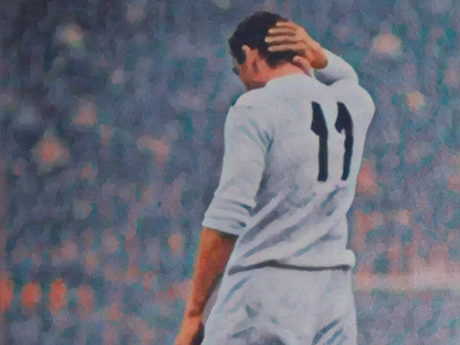 Gigi Riva con la maglia del Cagliari durante gli anni della sua carriera prima del ritiro