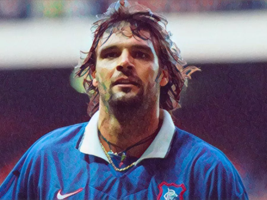 Marco Negri esulta con la maglia dei Rangers dopo una delle cinque reti segnate a Ibrox