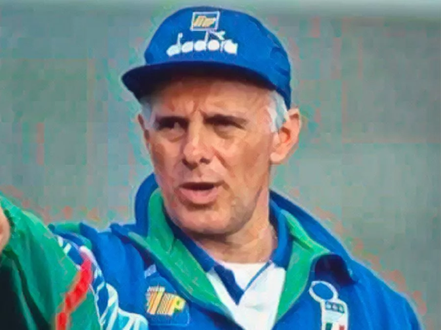 Arrigo Sacchi durante la partita amichevole contro il Pontedera a Coverciano nel 1994