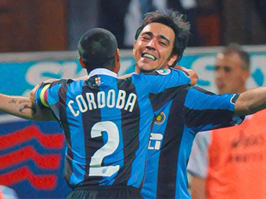 Álvaro Recoba esulta dopo il gol su calcio d’angolo contro l’Empoli nel 2007