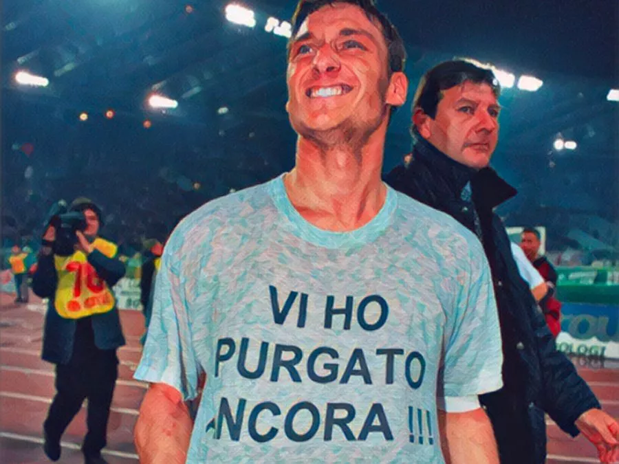 Francesco Totti mostra la maglia “Vi ho purgato ancora” durante il derby Roma Lazio 1999