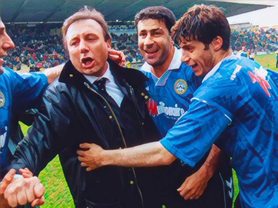 Esultanza dell’Udinese dopo il 3-0 contro la Juventus nel 1997