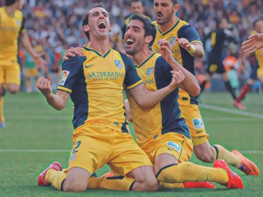 Diego Godin esulta dopo il gol decisivo contro il Barcellona che regala la Liga 2014 all’Atletico Madrid di Simeone
