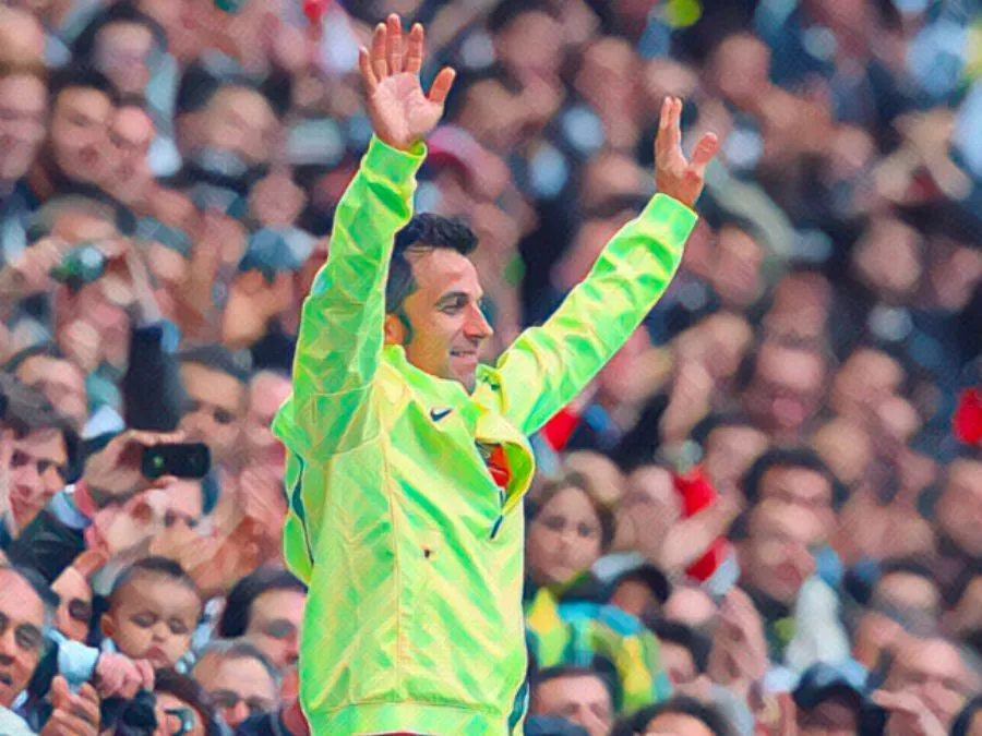 Alessandro Del Piero applaude i tifosi durante la sua ultima partita con la Juventus allo Juventus Stadium nel 2012