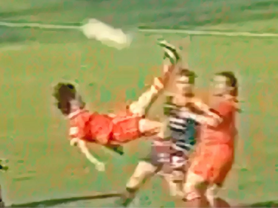 Fabian Valtolina in rovesciata durante Piacenza-Roma del 1998 allo stadio Garilli