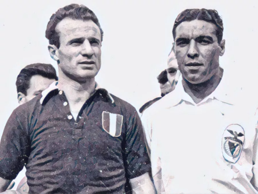 Valentino Mazzola con Francisco Ferreira capitano del Benfica nell'ultima partita del Grande Torino prima della tragedia di Superga nel 1949