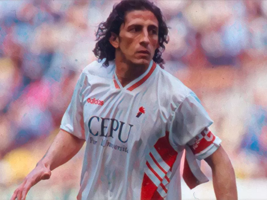 Igor Protti con la maglia del Bari nella stagione 1995/96