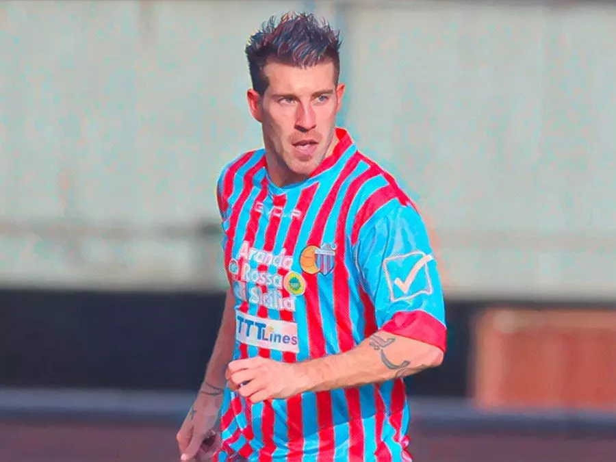 Mariano Izco con la maglia del Catania durante una partita di Serie A