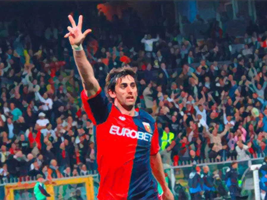 Diego Milito esulta dopo uno dei gol nella tripletta nel derby Genoa Sampdoria 2009