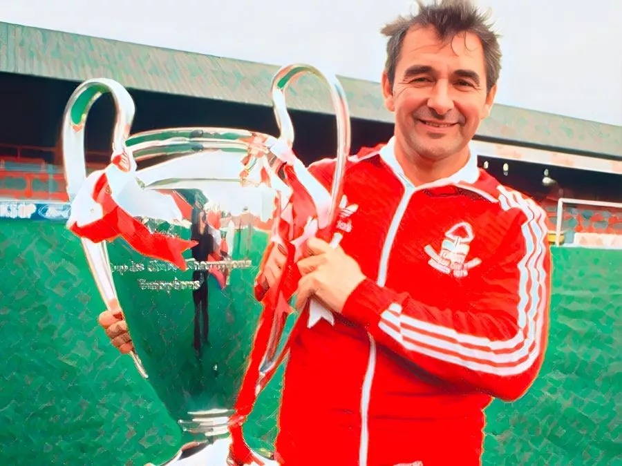Brian Clough del Nottingham Forest festeggia con la Coppa dei Campioni nel 1979