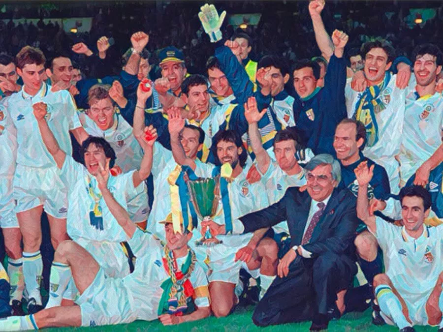 Il Parma alza la Coppa delle Coppe a Wembley dopo la vittoria contro il Royal Anversa nel 1993