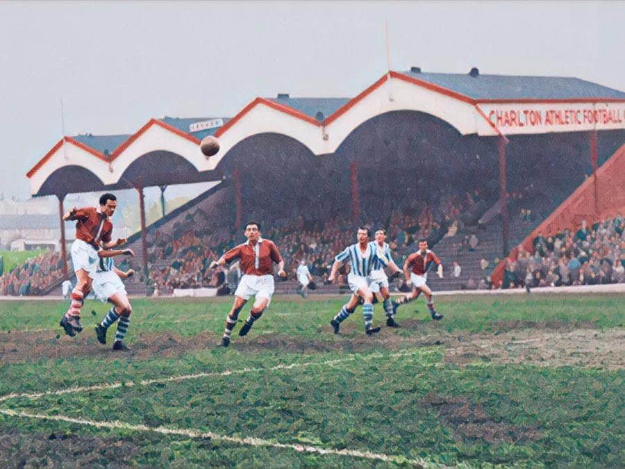 Uno dei gol segnati al The Valley che porta all'incredibile punteggio finale di 7-6 tra Charlton e Huddersfield Town nel dicembre 1957