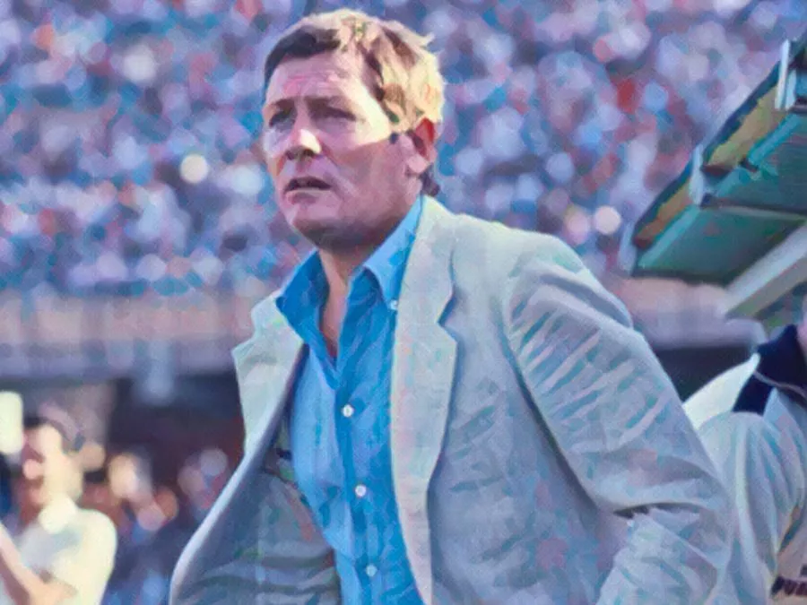 L'allenatore Gigi Radice durante la finale playoff del Monza sul prato dello Stadio di Ferrara il 15 giugno 1997