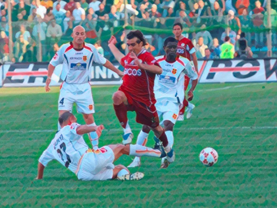 Azione di gioco durante un Messina-Reggina durante l'ultimo derby dello Stretto in Serie A 2006