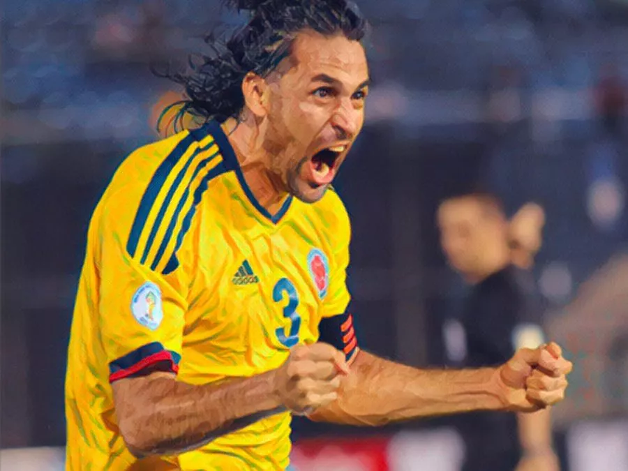 Mario Yepes con la maglia della Colombia festeggia dopo un gol
