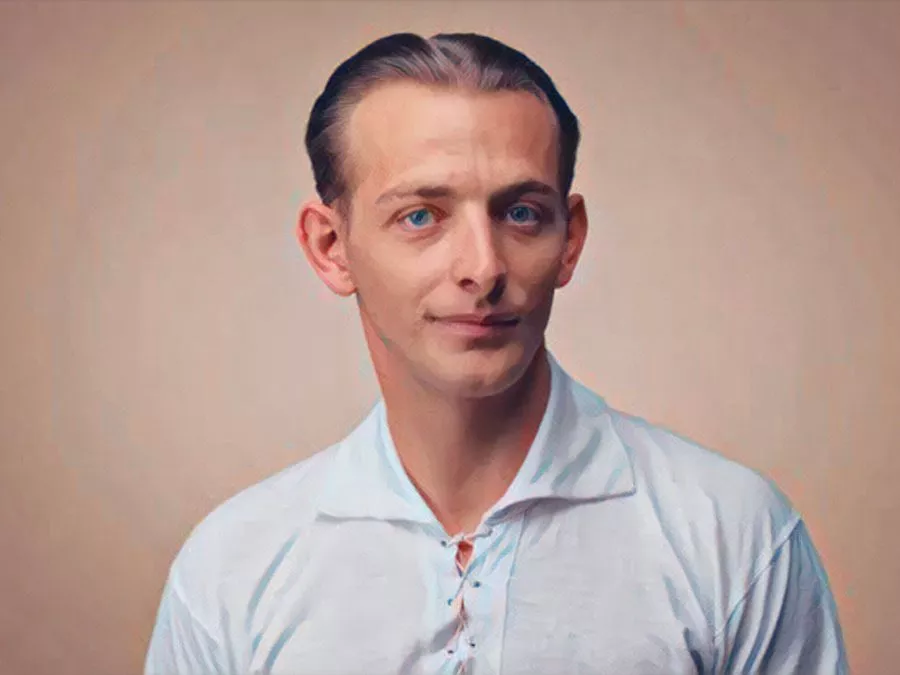 Matthias Sindelar in posa d'epoca con la maglia dell'Austria Vienna negli anni trenta