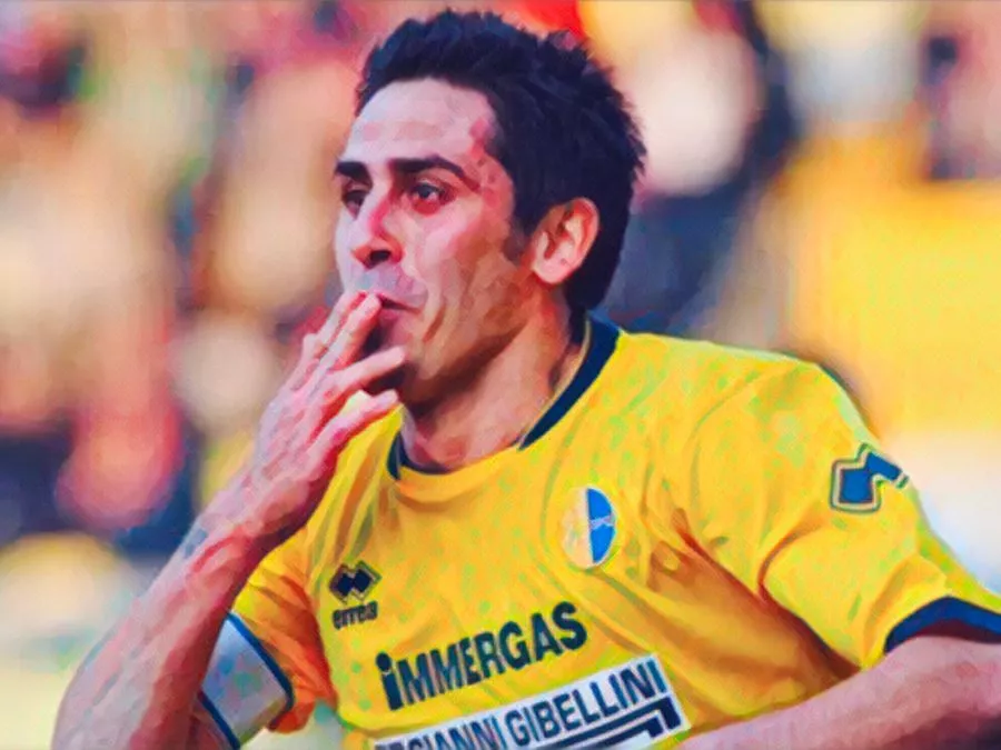Alex Pinardi in un'azione di gioco in Serie B con la maglia del Modena