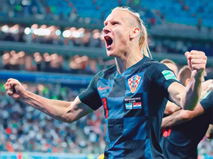 Domagoj Vida esulta con la maglia a scacchi biancorossi della Croazia ai Mondiali 2018