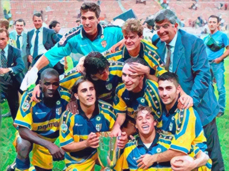 I giocatori del Parma festeggiano a San Siro dopo la vittoria della Supercoppa Italiana 1999 contro il Milan